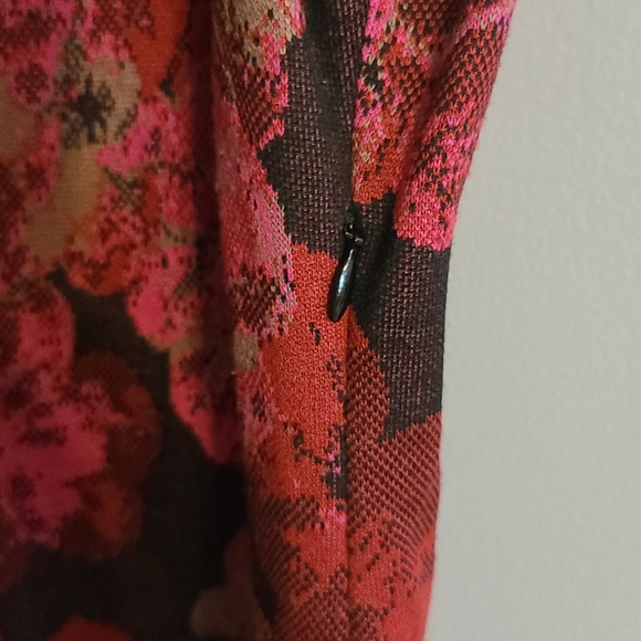 Gorgeous Floral dress with leather piping - Picture 7 of 10